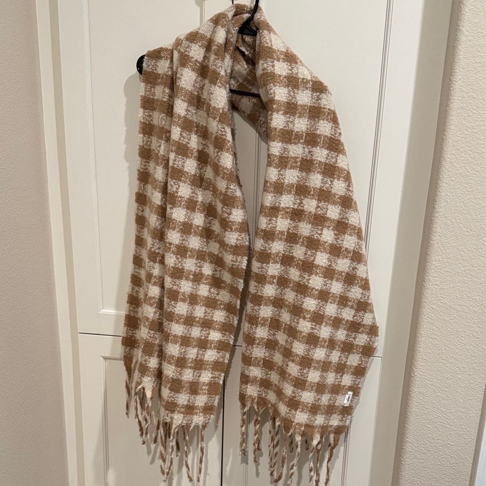 Aerie Scarf